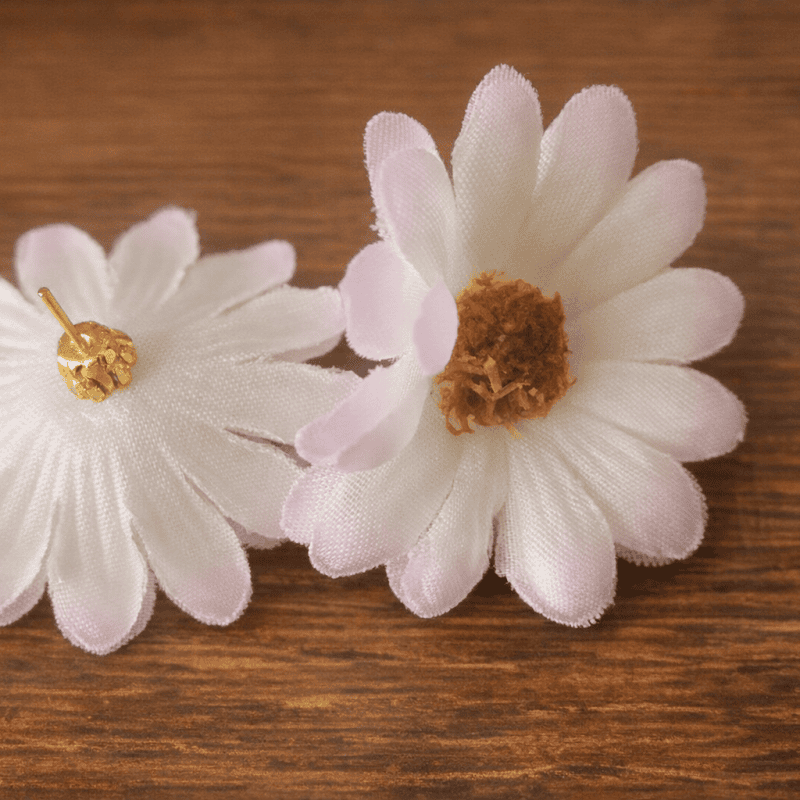 Daisy Floral Earring view 1