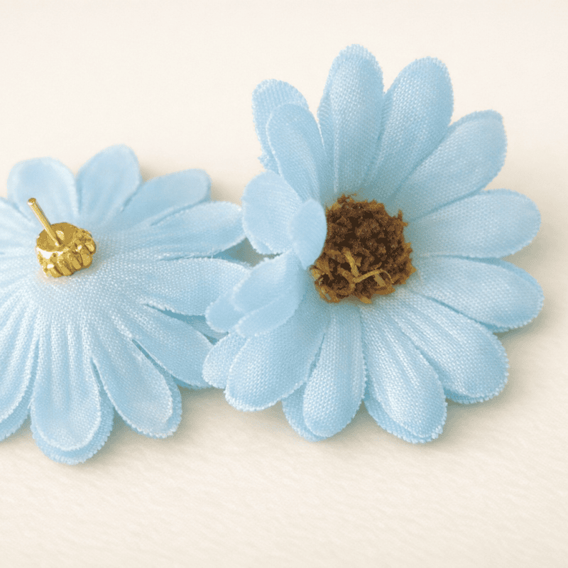 Daisy Floral Earring view 3