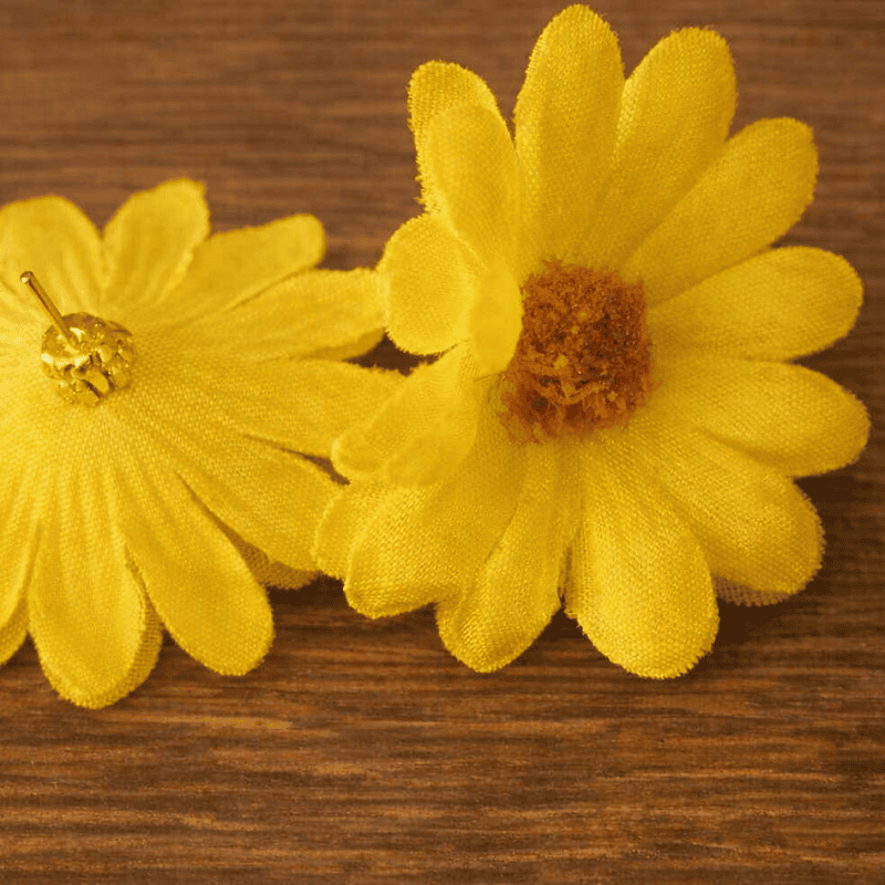 Daisy Floral Earring view 6